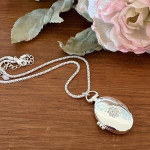 Avon 2017 Silver Oval Photo Locket Rhinestone Flower NIB Rope Chain Keepsake